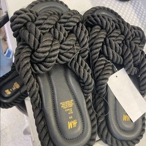 black sandal shoe worn once size 39